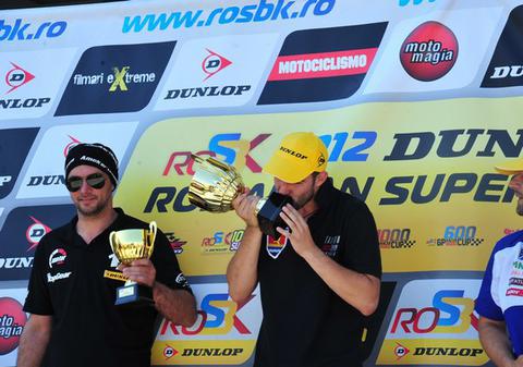 Cătălin Cazacu poartă la curse, de cinci ani, acelaşi tricou sfinţit la muntele Athos