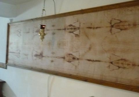 O copie a giulgiului de la Torino expusă la Mănăstirea Sihăstria Putnei