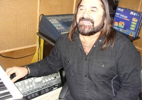 GHEORGHE GHEORGHIU și-ar TUNDE PLETELE, în SCHIMBUL UNEI SUME DE BANI! Vezi cât ar vrea CÂNTĂREȚUL! Vi se pare mult?