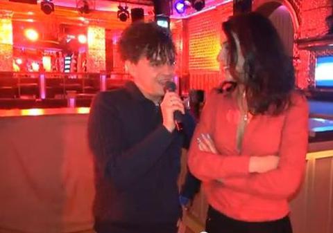Designerul Adrian Haiduc, reporter trăsnit la un concurs de frumuseţe. Uite cum se ia de modele!