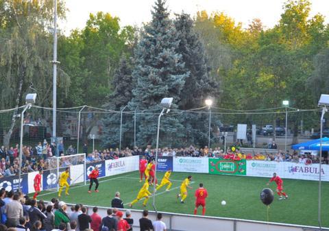 România se pregăteşte pentru Campionatul European şi Mondial de fotbal! Minifotbal!
