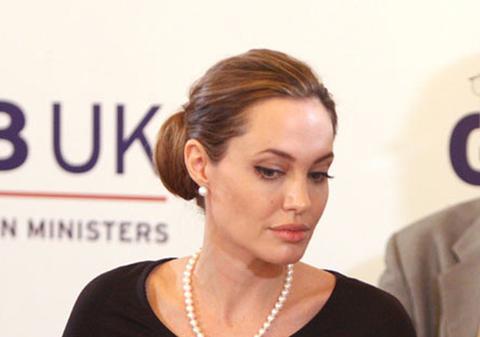 TRAGEDIE în familia ANGELINEI JOLIE. Actriţa este ÎN DOLIU