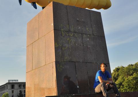 PARAZIT CIUDAT în faţa Casei Presei Libere