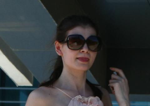 MONI, CU SFÂRCURILE în VÂNT, în prima ZI în ROMÂNIA! Uite cum s-a AFIȘAT, la IEȘIREA de la PISCINĂ! FOTO