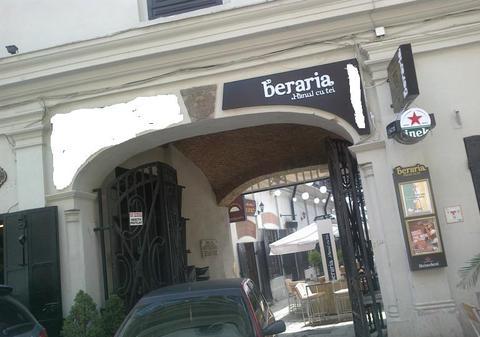 S-au furat tablouri de la un han din Centrul istoric? Paguba ar fi estimată la 200.000 de lei