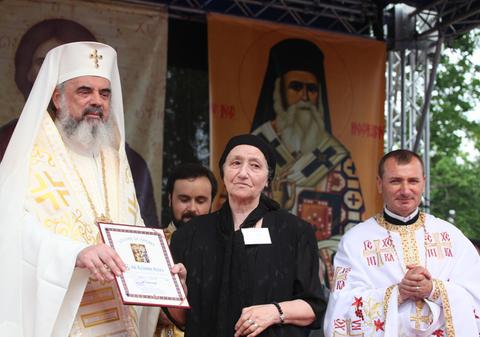 MAMA lui BECALI, DECORATĂ de Patriarhul Bisericii Ortodoxe Române