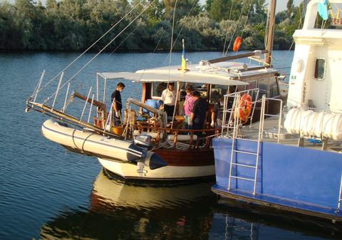 34 de sirieni au vrut să fugă de război prin România | Au fost prinşi de poliţiştii de fronitieră în apele Mării Negre