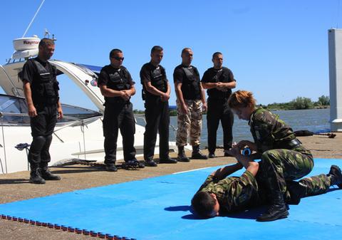 Doi soţi au ajuns din campioni mondiali la karate poliţişti de frontieră la Sulina 