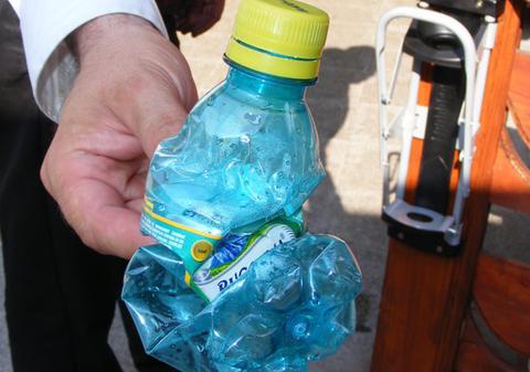 EXCLUSIV / Elevii și bolnavii ar putea primi apă minerală gratis