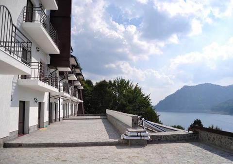 EXCLUSIV | ACESTA ESTE CUIBUŞORUL UNDE AU PETRECUT NOAPTEA MĂDĂLINA GHENEA ŞI GERARD BUTLER! VEZI ce planuri au pentru restul VACANŢEI! 