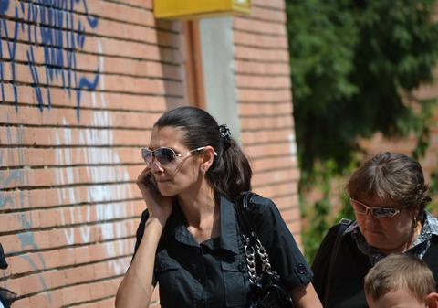 Foto exclusiv | RĂVĂŞITĂ DE DURERE, sora Monicăi Gabor, pregăteşte înmormântarea mamei sale