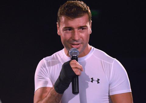 Lucian Bute a schiţat lovituri în ring alături de Cabral Ibacka şi a dezvăluit secretul reuşitei sale: ”Două antrenamente pe zi timp de 3 luni”