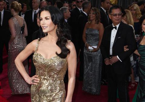CATHERINE ZETA JONES, SLABĂ ca o MUMIE după DIVORŢUL de MICHAEL DOUGLAS! Uite cât de AFECTATĂ ESTE!