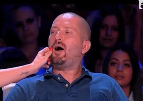 MOMENTUL care face TOŢI BANII! Vezi care a fost REACŢIA lui CHELOO, CÂND A VĂZUT o CONCURENTĂ BUNĂ RĂU, la X FACTOR!