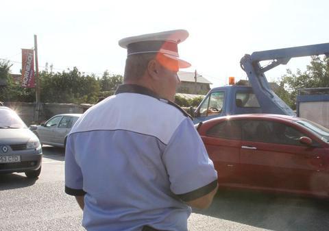Poliţist din Piteşti, bătut măr cu un levier de proprietarul unui TIR