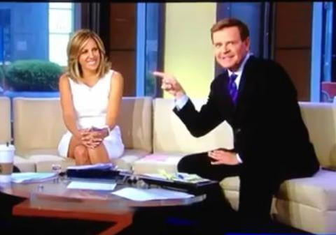 ABSOLUT PENIBIL! Iată CUM S-A FĂCUT DE RÂS UN PREZENTATOR TV, ÎN DIRECT! VIDEO