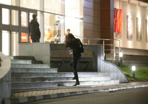 PROBLEME ÎN PARADIS. La nici două săptămâni de la nuntă, Bianca BÂNTUIE SINGURĂ şi TRISTĂ prin oraş | FOTO EXCLUSIVE