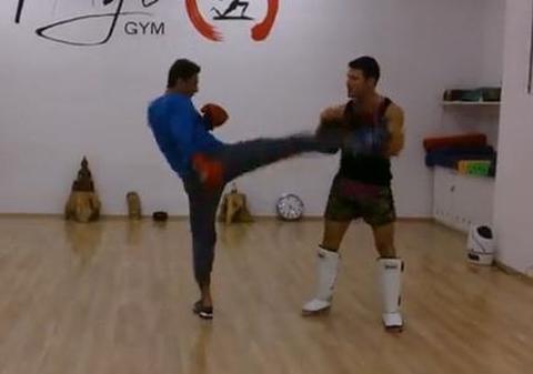 Mircea Badea, mesaj clar pentru duşmanii săi! Vedeta TV arată cât de luptător este cu SCHEME DIN KARATE KID | VIDEO 