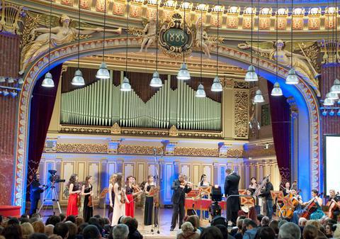 Peste 100.000 euro pentru copiii talentaţi. Află cine a donat banii!