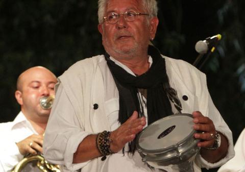 A fost MÂNA DESTINULUI! OVIDIU LIPAN ŢĂNDĂRICĂ, SALVAT de CHIFTELE la CUTREMURUL din '77! 