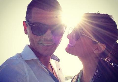 Ţi-l mai aminteşti pe TALENTATUL BARMAN de la "Românii au talent", admirat de mii de domnişoare? Iată cum arată IUBITA lui Valentin Luca! FOTO