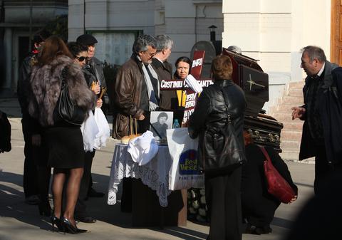 "Alain Delon al României", DUS PE ULTIMUL DRUM de O MÂNĂ DE ACTORI | FOTO