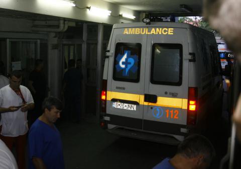 Un autobuz cu 18 muncitori s-a RĂSTURNAT într-un şanţ, în judeţul Timiş