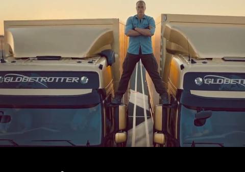 Credeai că RECLAMA CU VAN DAMME PE TIRURI este un trucaj? Vei fi ULUIT să afli ce spune purtătorul de cuvânt al companiei auto