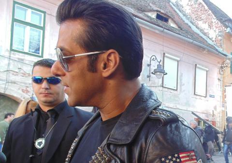 PRIMA DECLARAŢIE a lui SALMAN KAHN despre relaţia cu Iulia Vântur! Vezi ce a spus starul indian!