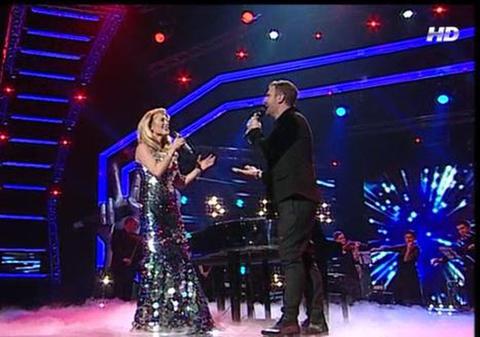 VOCEA ROMÂNIEI. Loredana a schimbat rochiile şi A LĂSAT LA VEDERE DECOLTEUL TULBURĂTOR