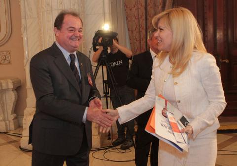 Elena Udrea luată în vizor de Vasile Blaga