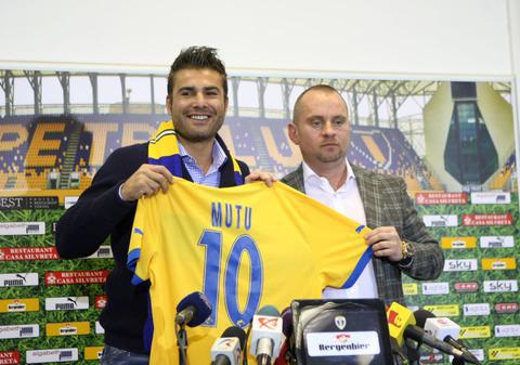 Adrian Mutu, prezentat oficial la Petrolul: «Sunt foarte bucuros că am reuşit să mă întorc acasă»