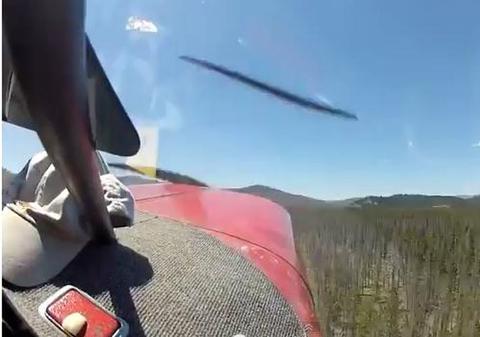 Iovan a aterizat pe vârful brazilor. ÎN ACEST FILMULEŢ SE POATE VEDEA CEVA SIMILAR CU CE AU TRĂIT PASAGERII SĂI | VIDEO