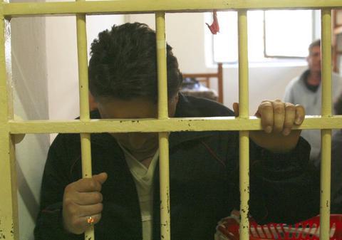 Guvernul alocă noi fonduri pentru pușcăriași și mai multe ”locuri de cazare”