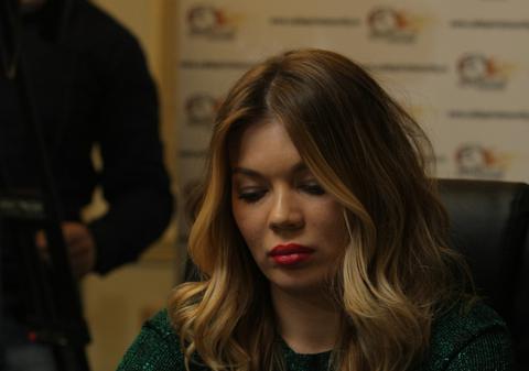 Gina Pistol A JUCAT POKER CU 6 BĂRBAŢI CELEBRI, printre care Adi Minune şi Duckadam! Frumoasa blondă i-a indimidat pe toţi | FOTO