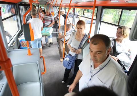 Să tot circuli şi să te tot plimbi în condiţiile astea. Un oraş din România INTRODUCE INTERNET WIRELESS GRATUIT ÎN AUTOBUZE