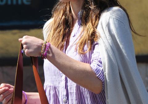 JESSICA BIEL A ARĂTAT MAI MULT DECÂT ŞI-A PROPUS, pe stradă, într-o rochie cu vedere la FESE! FOTO