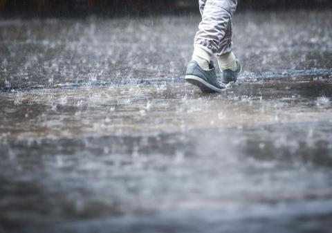 ATENŢIE! VIN FRIGUL şi PLOILE peste noi. Iată PROGNOZA METEO în următoarele două zile