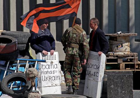 UCRAINA, în PRAG DE RĂZBOI! TANCURILE KIEVULUI au intrat în Slaviansk, ocupat DE PRORUŞI!5 PERSOANE AU MURIT