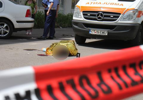 Un TÂNĂR de 22 de ani A MURIT după ce S-A ARUNCAT DE LA BALCON | IMAGINI ŞOCANTE