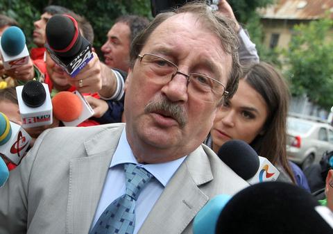 DNA: Mircea Băsescu a înregistrat cu telefonul mobil conversaţiile cu membrii familiei lui Bercea Mondial