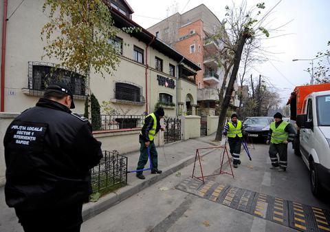 Proiect împotriva parcagiilor ilegali, în Parlament: Închisoare de la 6 luni la 2 ani pentru cei care cer bani pe locurile de parcare