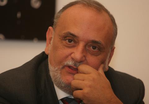 "FERICIREA NU SE POATE CUMPĂRA. UMBLU cu 200-300 de lei în BUZUNAR". DINU PATRICIU, AUTOPORTRET într-un INTERVIU LIBERTATEA