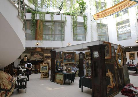 Paradă de epocă la Obor, în jurul primăriei! | FOTO