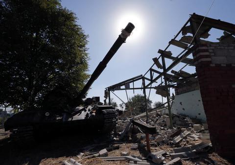 O femeie A FOST UCISĂ, în timpul atacurilor din portul Mariupol, după SEMNAREA ACORDULUI de încetare A FOCULUI, în estul Ucrainei