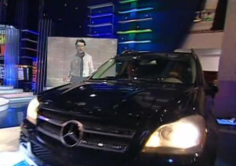 Vadim Tudor a intrat cu "MERŢANUL" în platou. CE EXPLICAŢIE ULUITOARE a avut