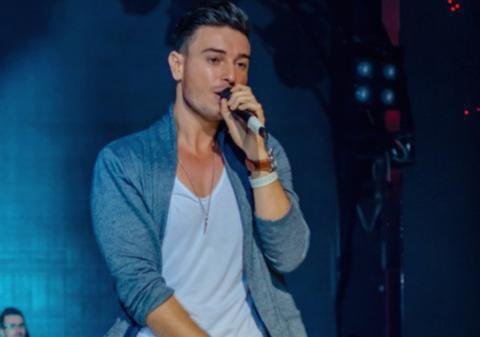 CE A CERUT cântăreţul FAYDEE, înainte să urce pe scenă, la Bucureşti | FOTO