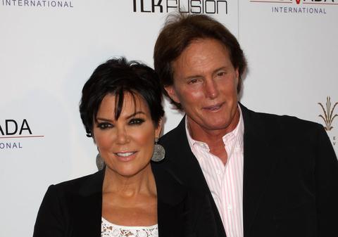Nu e de mirare că BRUCE JENNER A PĂRĂSIT-O! MAMA LUI KIM KARDASHIAN îl BATE DE ÎL RUPE pe ACTUALUL SOŢ!