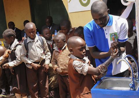 NIGERIA, scoasă de pe LISTA ŢĂRILOR AFECTATE DE EBOLA! A ERADICAT EPIDEMIA CU SUCCES