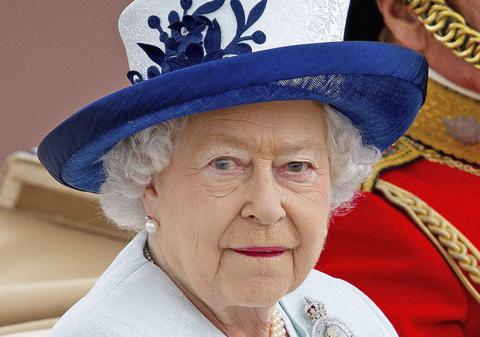 Vrei să LUCREZI pentru Regina MARII BRITANII? Uite ce TREBUIE SĂ FACI!